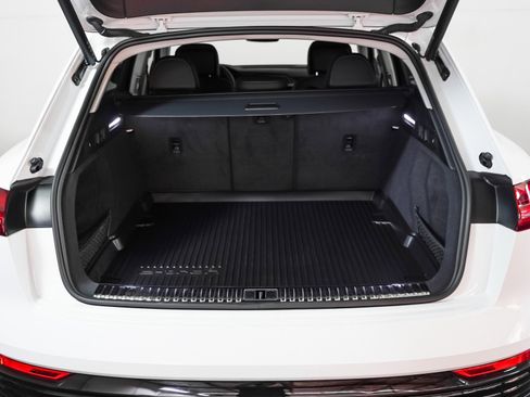 Used 2024 Audi Q8 e-tron Premium Plus image 12