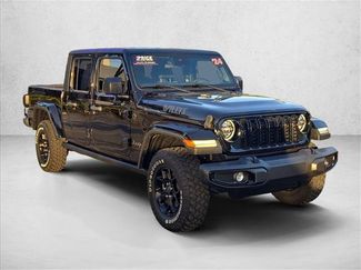 Used 2024 Jeep Gladiator Sport AWD/4WD video 3