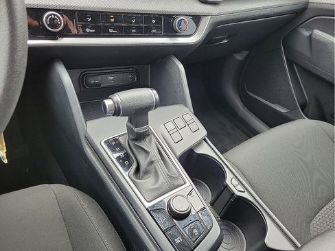 Used 2024 Kia Sportage LX image 17