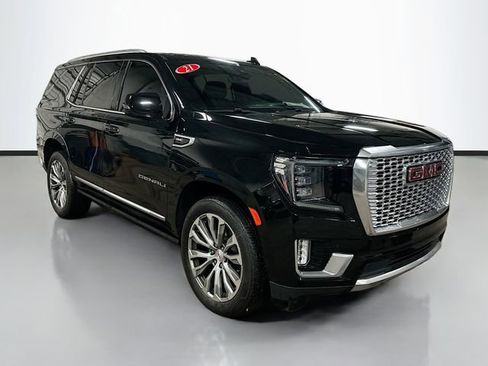 Used 2021 GMC Yukon Denali w/ Denali Premium Package image 3