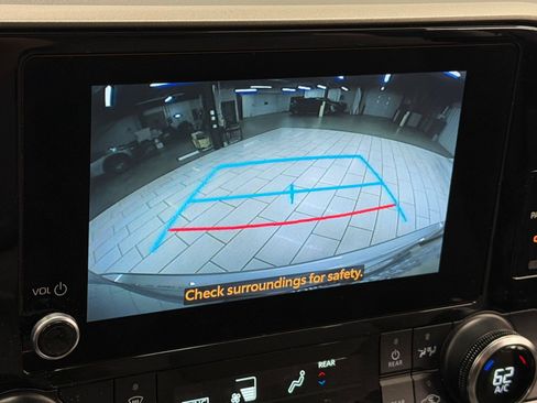 Used 2023 Toyota Highlander L FWD image 23