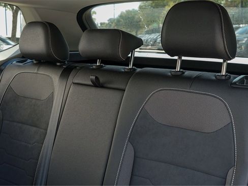 New 2025 Volkswagen Taos SE image 21