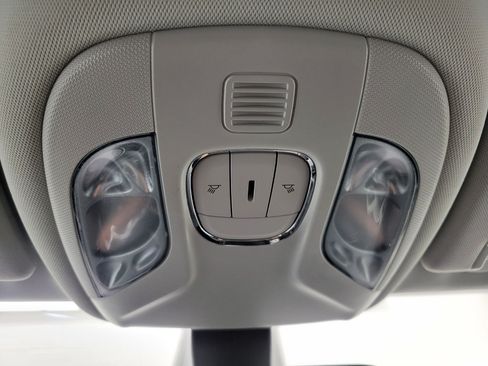 Used 2019 Jeep Compass Latitude w/ Cold Weather Group FWD image 19