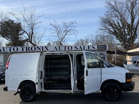 Used 2012 Chevrolet Express 2500 RWD image 17