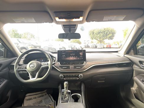Used 2024 Nissan Altima 2.5 SV w/ SV Premium Package FWD image 16