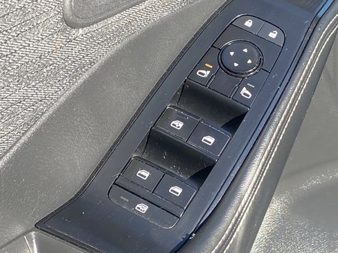 Used 2021 Nissan Rogue SV image 29