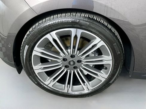 Used 2025 Land Rover Range Rover Sport SE AWD/4WD image 32