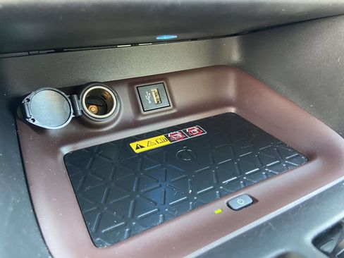 Used 2023 Toyota RAV4 Limited FWD image 34
