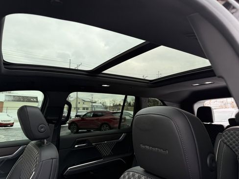 Used 2024 GMC Acadia Denali w/ Super Cruise Package image 17