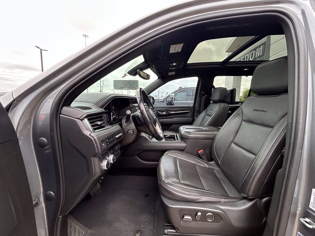 Used 2021 GMC Yukon Denali w/ Denali Premium Package RWD image 7