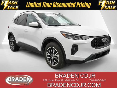 Used 2023 Ford Escape SE FWD image 1