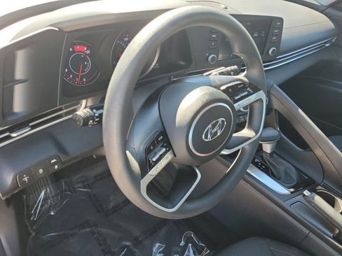 Certified 2022 Hyundai Elantra SE image 16