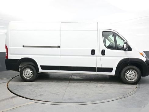Used 2024 RAM ProMaster 2500 w/ Convenience Group FWD image 8