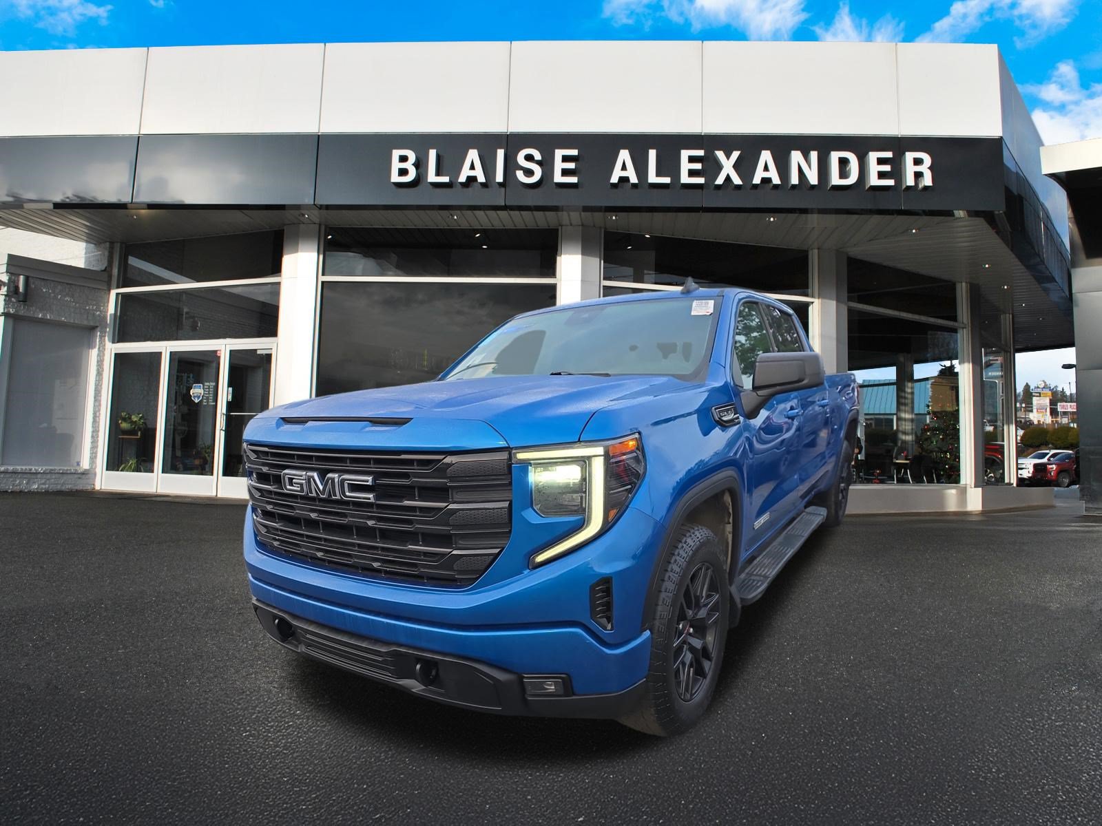 Used 2023 GMC Sierra 1500 Elevation w/ Preferred Package AWD/4WD image 10