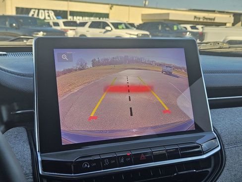 Used 2024 Jeep Compass Latitude image 20