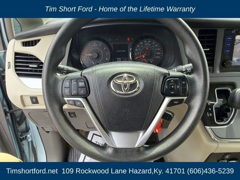 Used 2017 Toyota Sienna LE FWD image 15