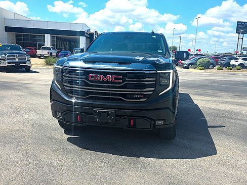Used 2024 GMC Sierra 1500 AT4 w/ Technology Package AWD/4WD image 4