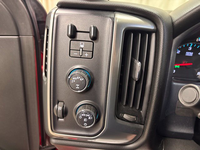 Used 2018 Chevrolet Silverado 1500 LT w/ All Star Edition AWD/4WD image 33