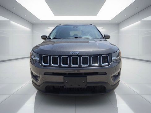 Used 2018 Jeep Compass Latitude w/ Popular Equipment Group AWD/4WD image 2