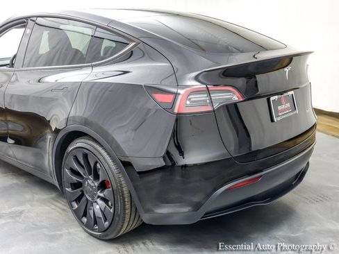Used 2024 Tesla Model Y Performance AWD/4WD image 9