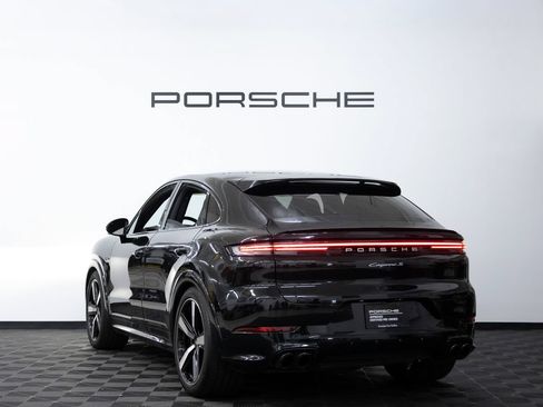 Certified 2025 Porsche Cayenne S AWD/4WD image 3