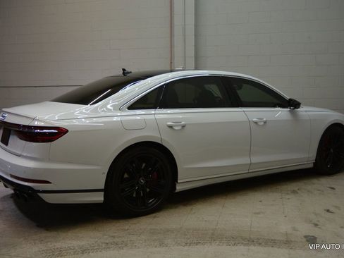 Used 2020 Audi S8 L w/ S8 Executive Package image 31