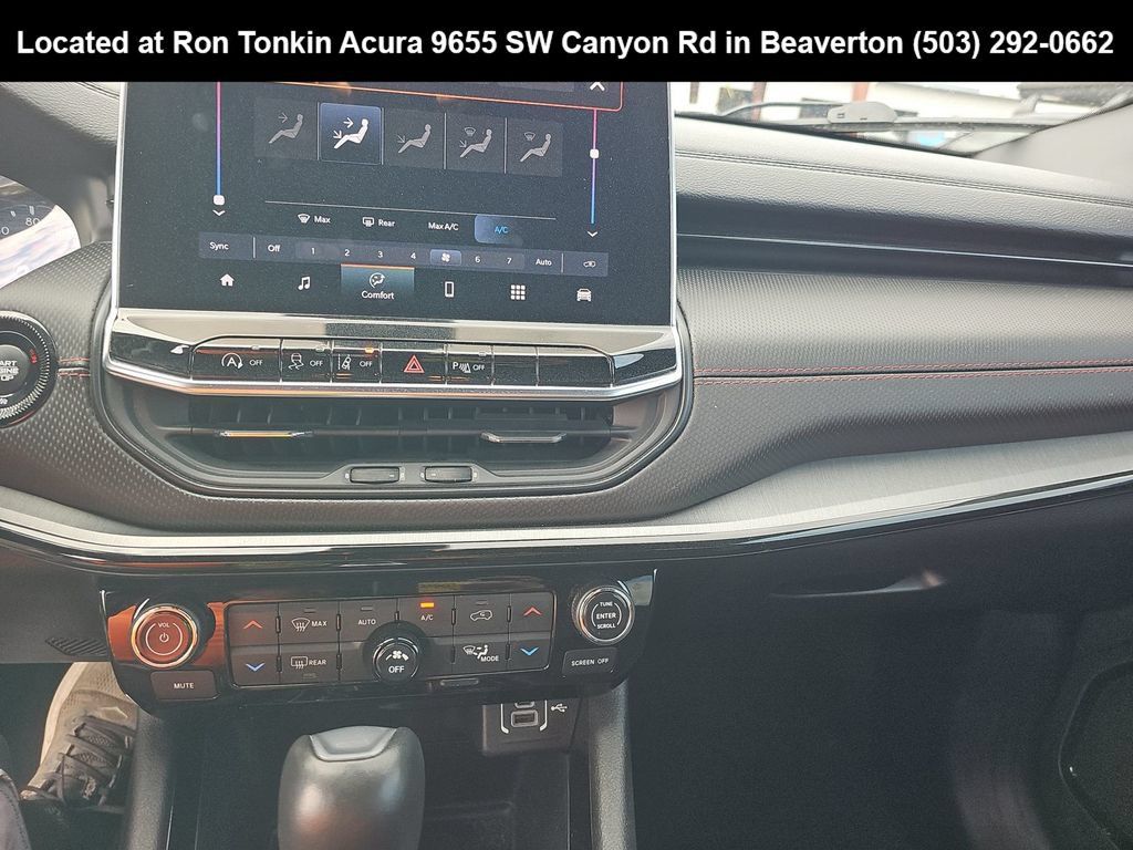 Used 2024 Jeep Compass Trailhawk AWD/4WD image 9