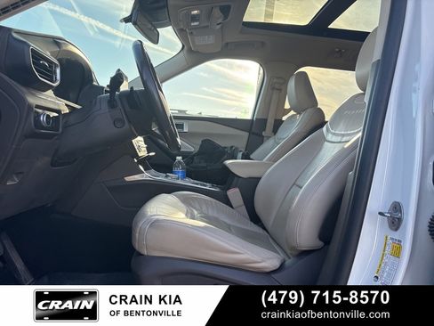 Used 2020 Ford Explorer Platinum w/ Premium Technology Package image 3