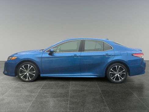 Used 2019 Toyota Camry SE image 4