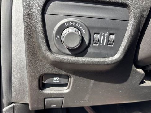 Used 2023 Jeep Grand Cherokee L Laredo image 17