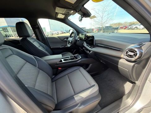 Used 2026 Chevrolet Equinox LT w/ Convenience Package II image 23