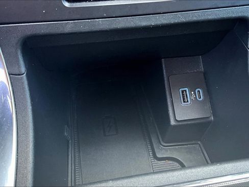 Used 2024 Ford Edge Titanium image 32