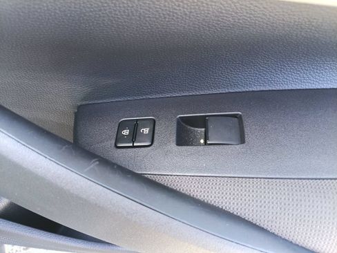 Used 2025 Toyota Corolla LE FWD image 32