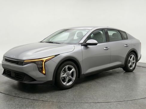 Used 2025 Kia K4 FWD image 3