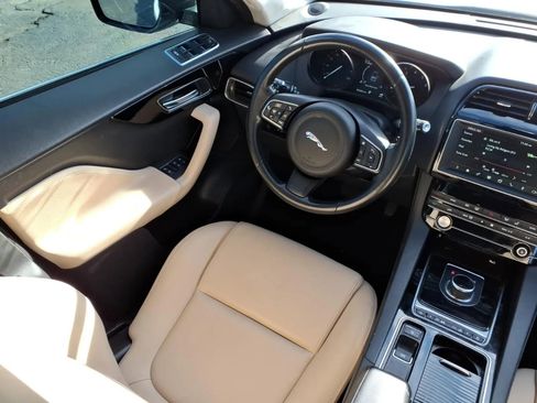 Used 2020 Jaguar F-PACE Premium image 17