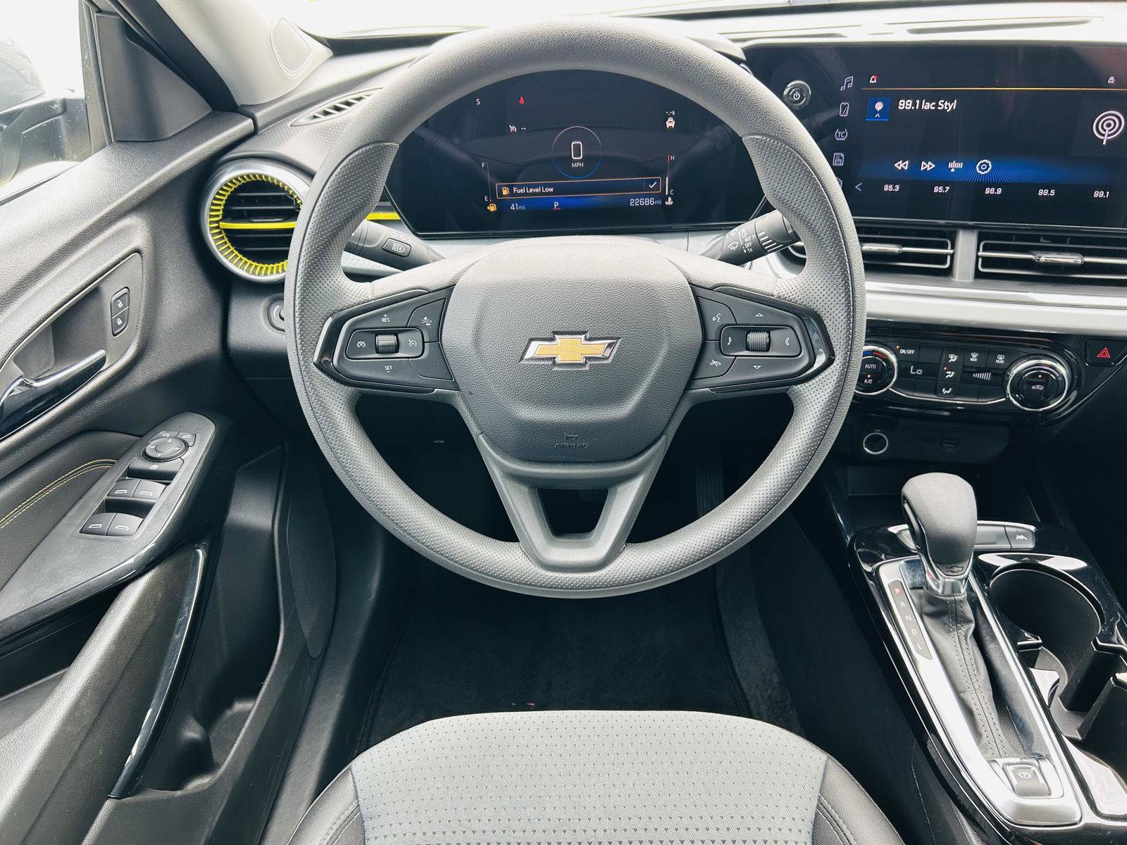 Used 2026 Chevrolet Trax LT FWD image 11