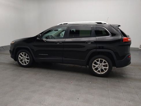Used 2017 Jeep Cherokee Latitude FWD image 3