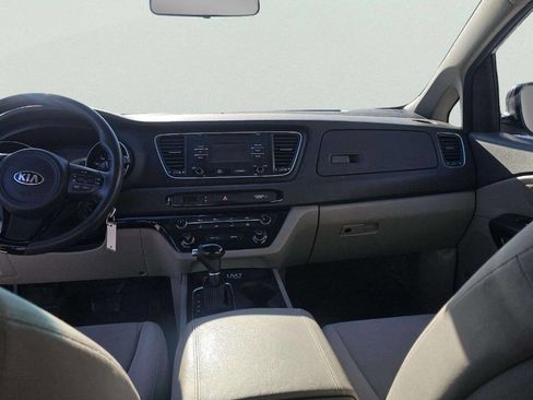 Used 2015 Kia Sedona LX image 9