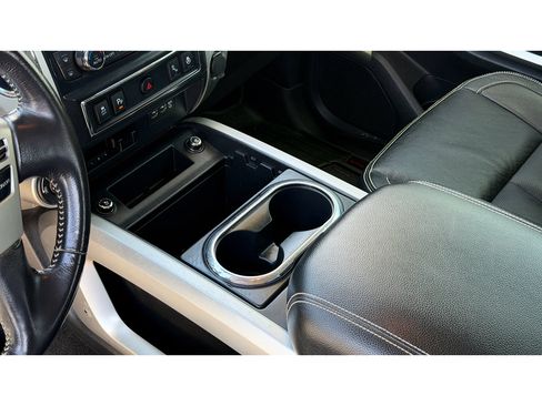 Used 2019 Nissan Titan PRO-4X w/ Pro-4x Convenience Package AWD/4WD image 11