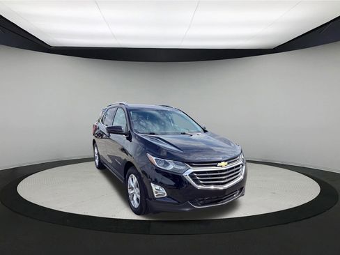 Used 2020 Chevrolet Equinox LT FWD image 2