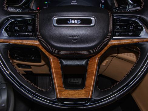Used 2022 Jeep Grand Cherokee Summit image 12