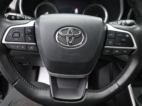 Used 2022 Toyota Highlander XLE AWD/4WD image 16