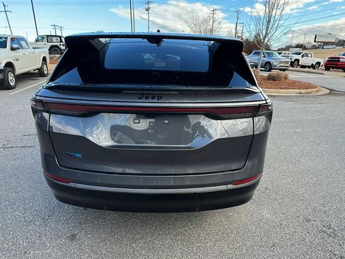 Used 2024 Jeep Wagoneer Launch Edition image 9