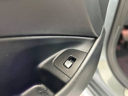 Used 2017 Mercedes-Benz E 300 4MATIC image 34