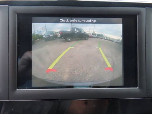 Used 2020 Chrysler Voyager Lxi FWD image 46