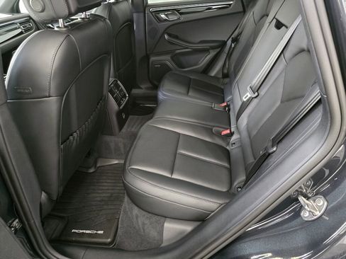 Certified 2024 Porsche Macan image 19