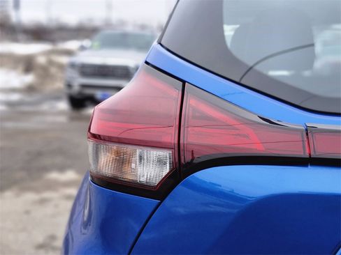 Used 2021 Nissan Kicks SV image 9