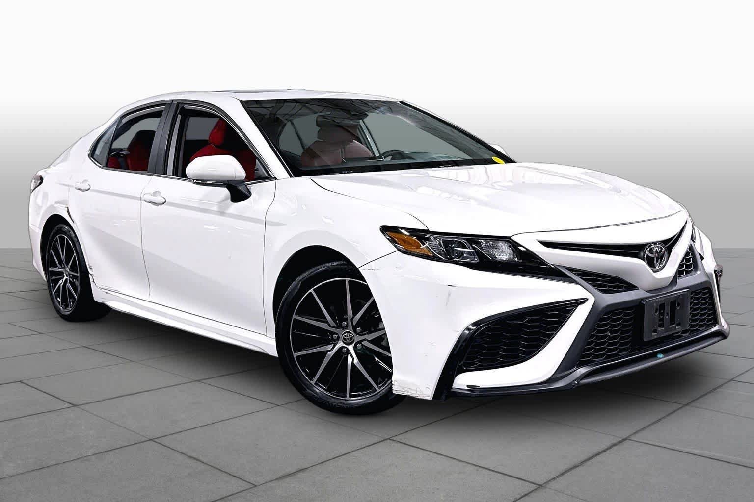 Used 2024 Toyota Camry SE w/ Cold Weather Package AWD/4WD image 2
