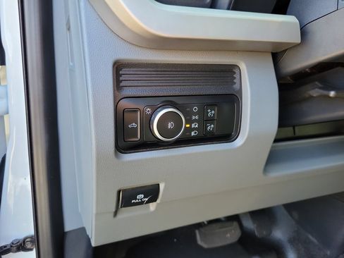 Used 2024 Ford F250 XL w/ XL Chrome Package AWD/4WD image 17