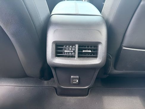 Used 2024 GMC Terrain SLE w/ Driver Convenience Package FWD image 13